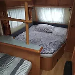 Letniskowe Przyczepy Kempingowe Zacisze キャンプ場 *
